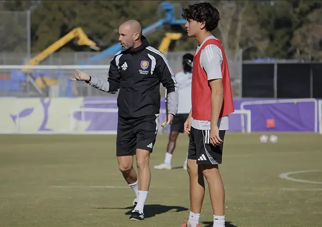 Jose Segura entrenando con el primer equipo de Orlando City SC durante la pretemporada