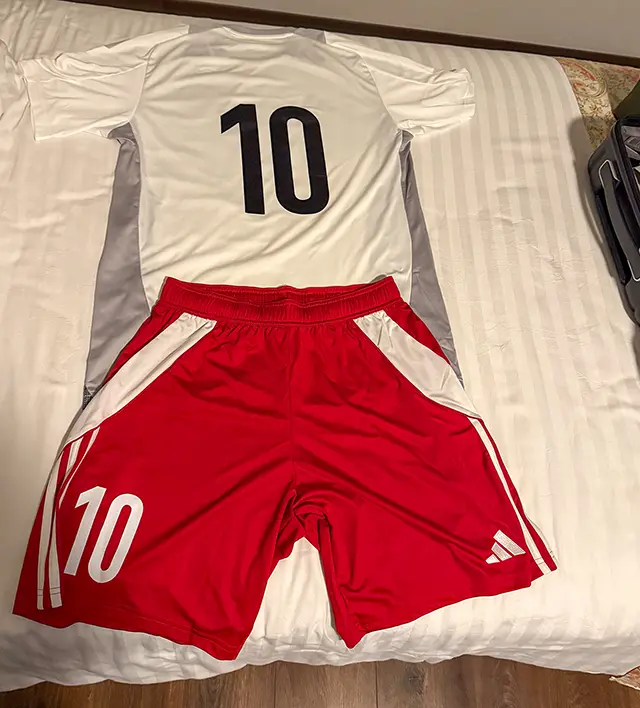 Jose Segura en su primera convocatoria con Perú, uniforme oficial